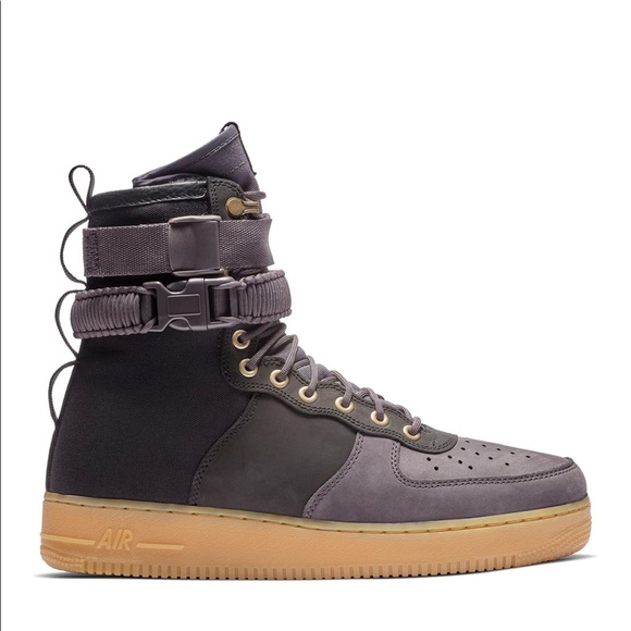 Nike SF Air Force 1 Premium Sneaker - Picture 8 of 12